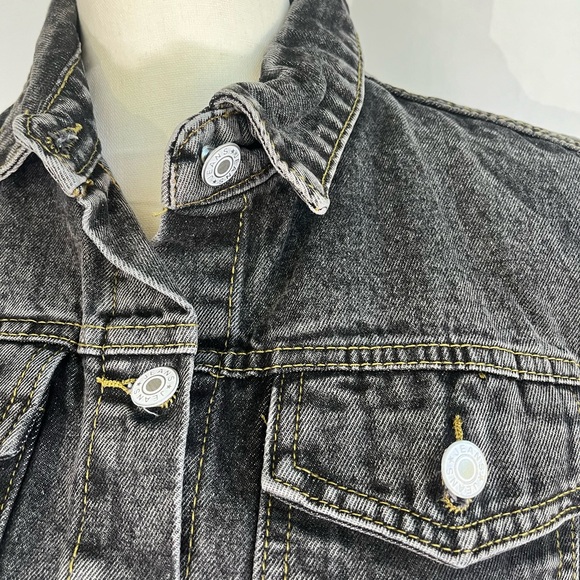 Denim Jacket with lace sleeves - Picture 12 of 17